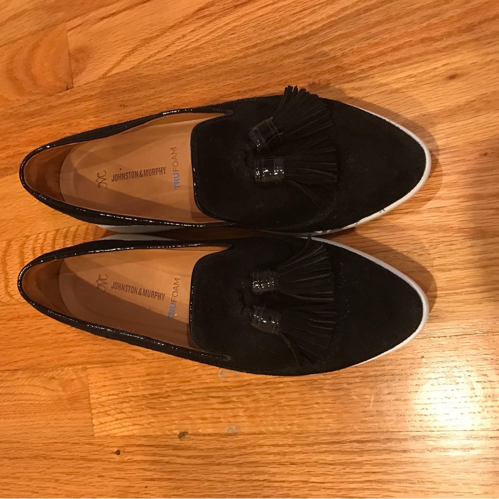 Johnston Murphy Dress Sneaker great detail
